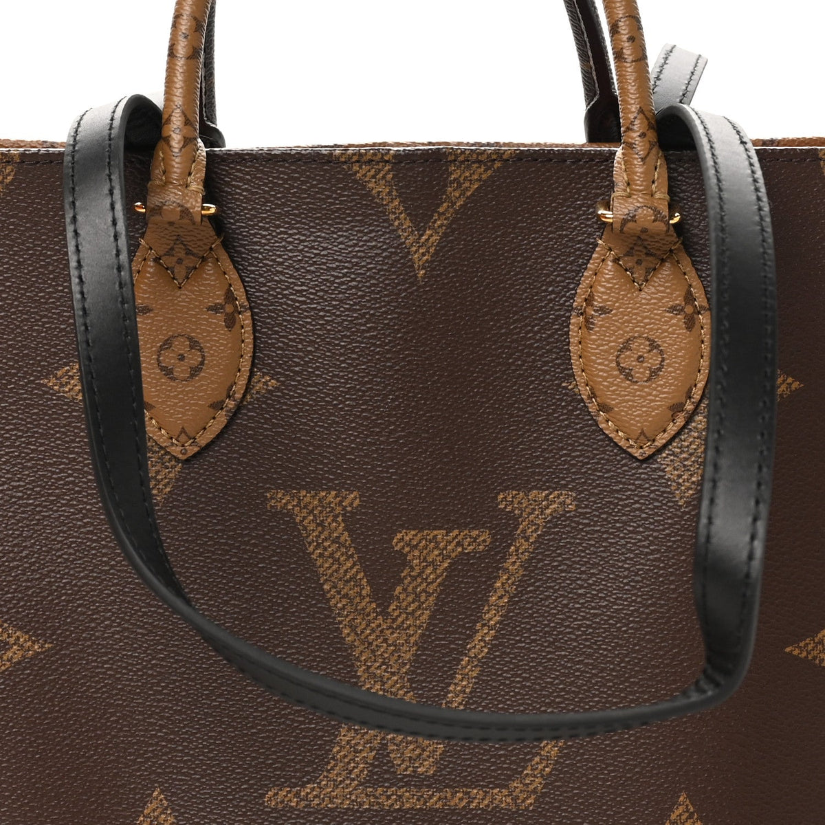 Reverse Monogram Giant Onthego MM
