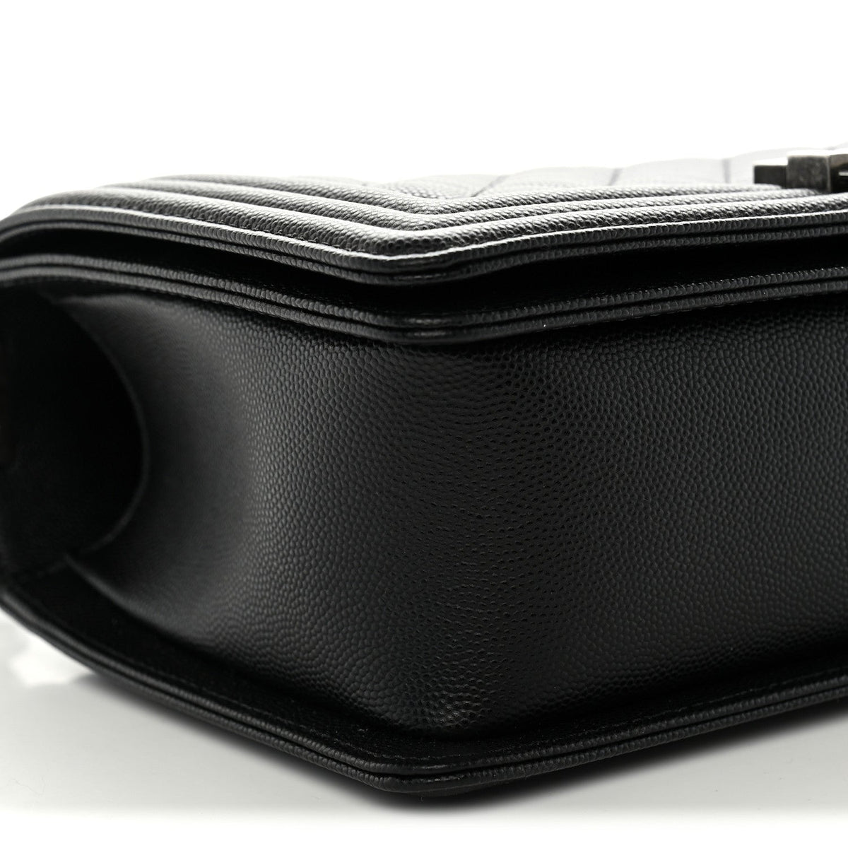 Caviar Quilted Medium Boy Flap Black