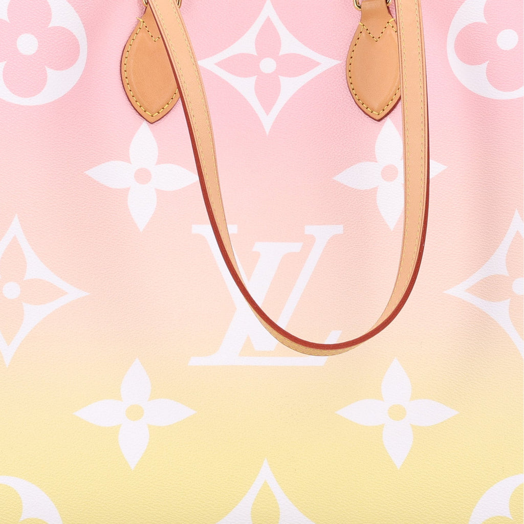 Monogram Giant By The Pool OnTheGo GM Light Pink