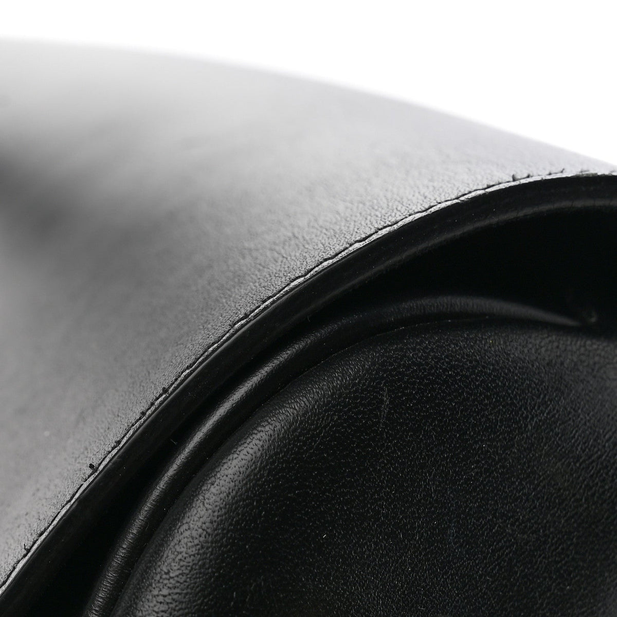 Box Calfskin Medium Bobby Flap Black