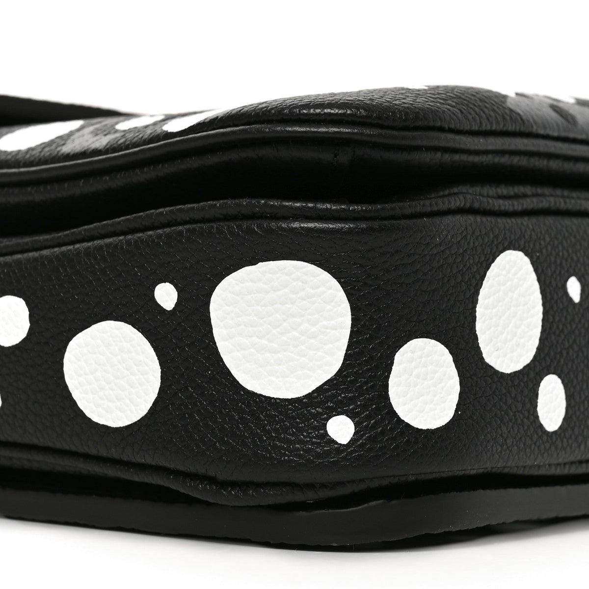 LV x YK Empreinte Monogram Giant Pochette Metis Black