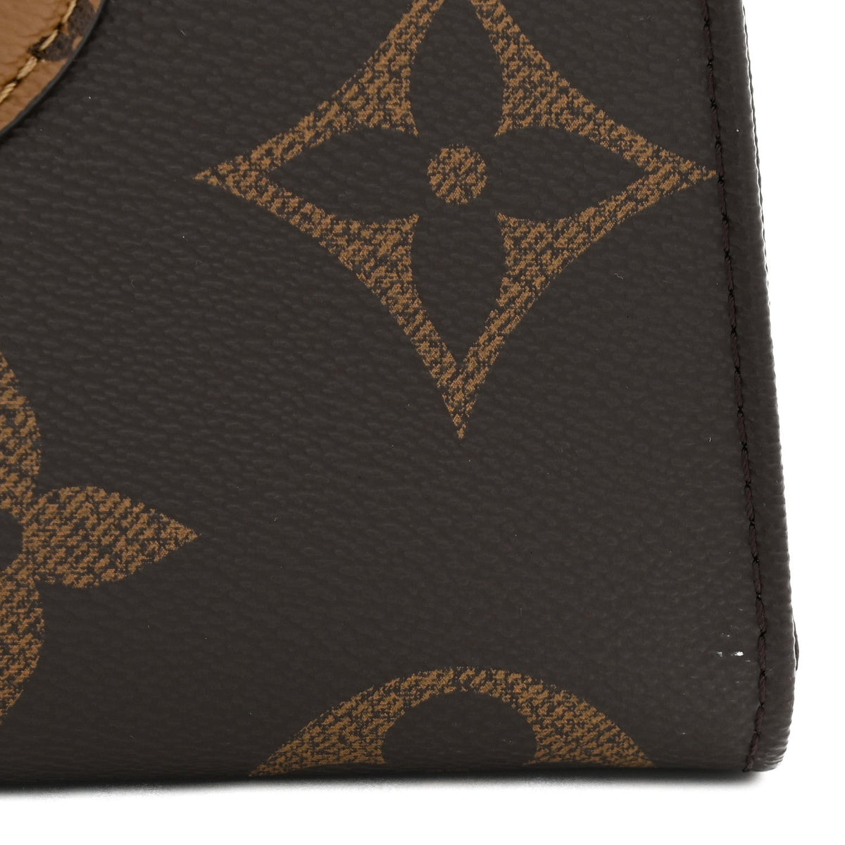 Reverse Monogram Giant OnTheGo East West Chain