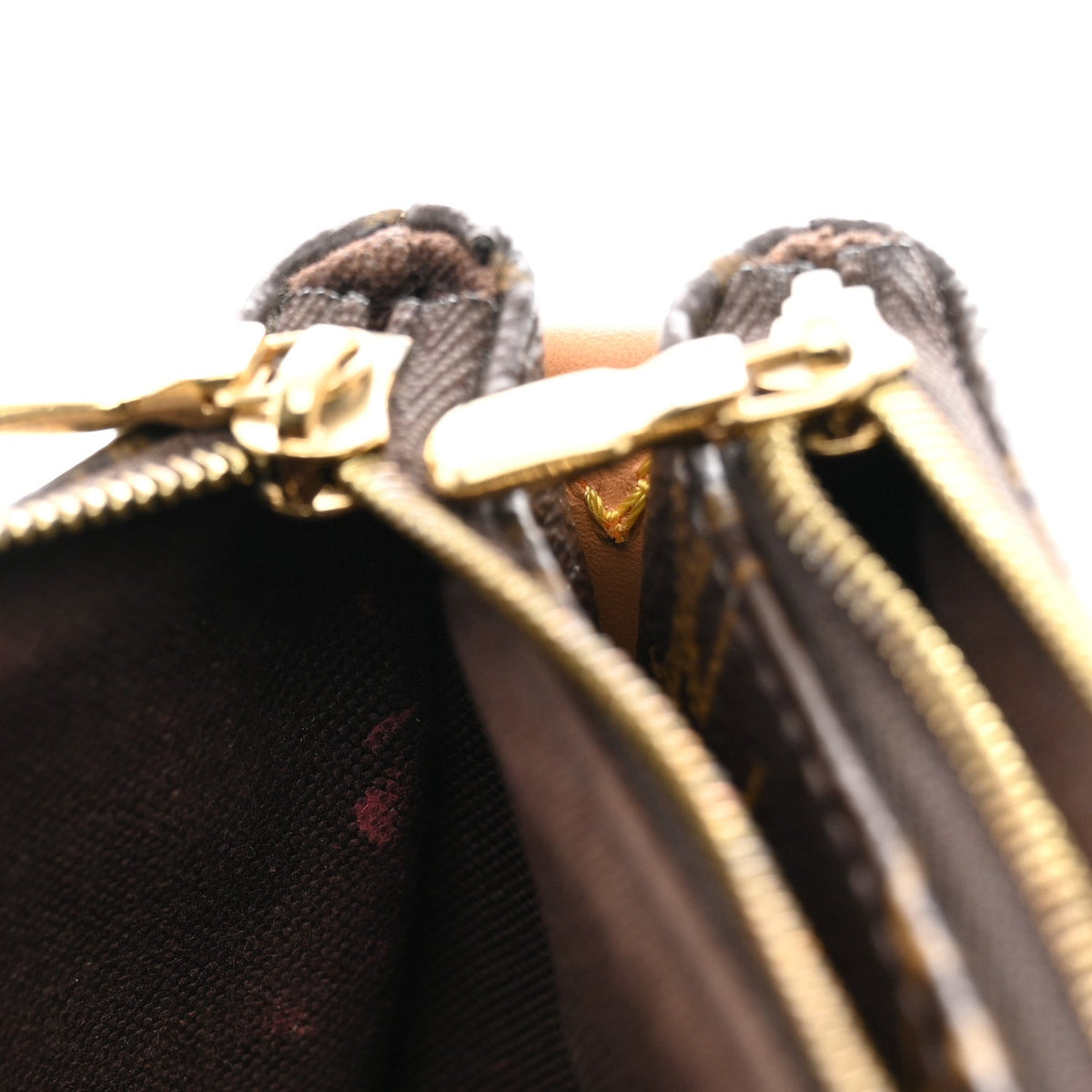 Monogram Liv Pochette