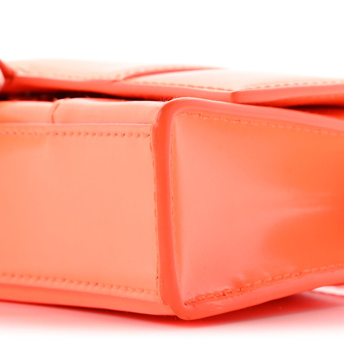 Shiny Box Calfskin XS Hourglass Wallet On Chain Fluo Orange
