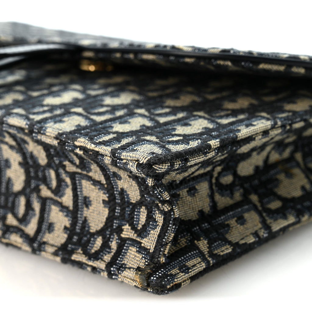 Oblique Saddle Chain Pouch Blue