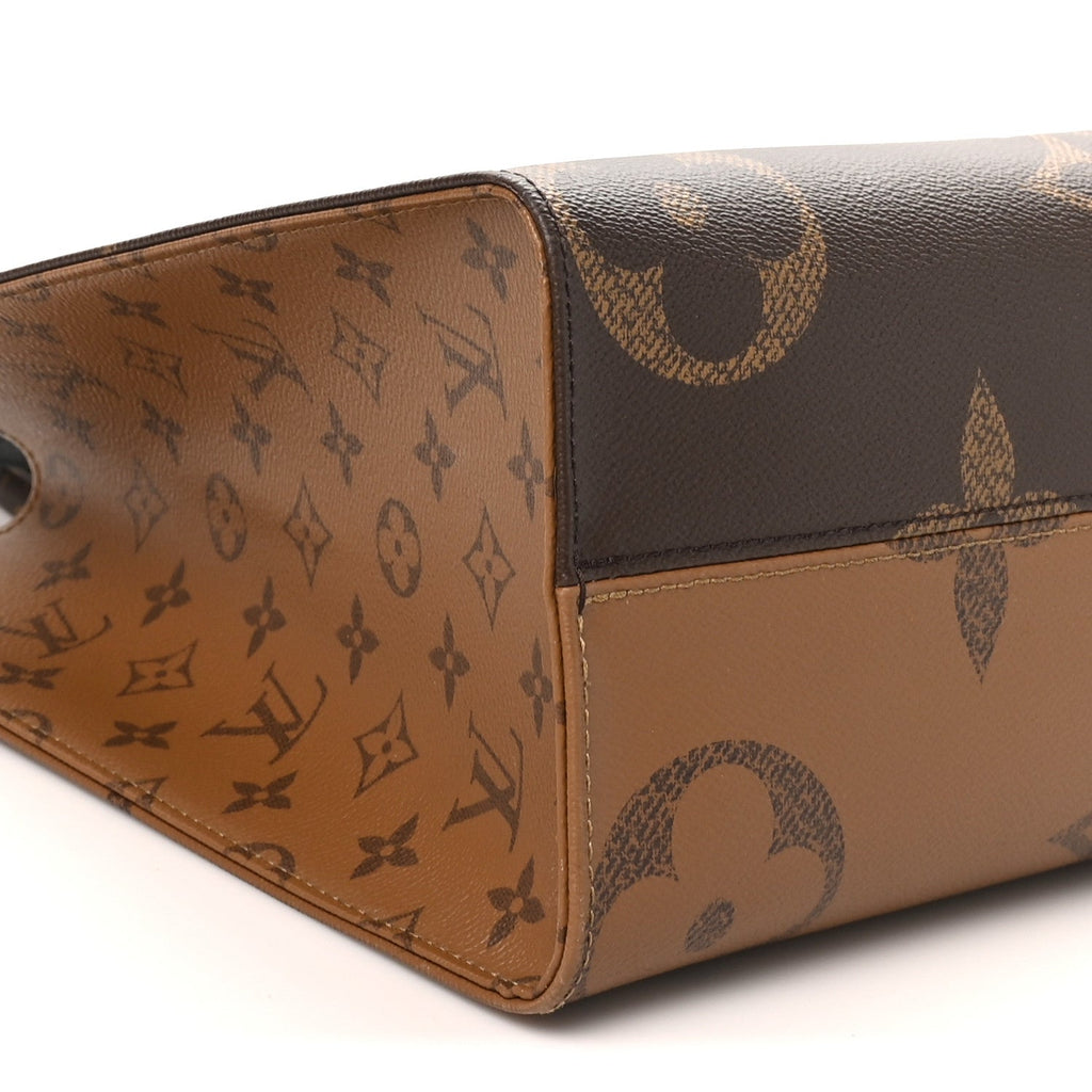 Reverse Monogram Giant Onthego MM