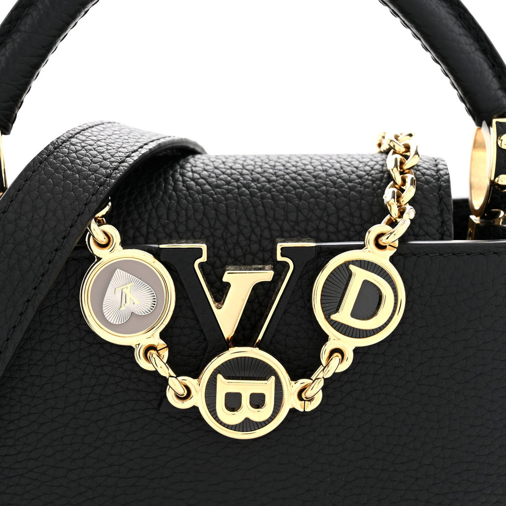 Taurillon Enamel Chain Capucines BB Black