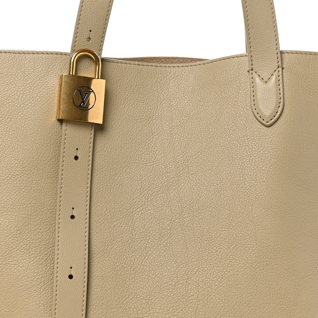 Grained Calfskin Low Key Cabas MM Clay