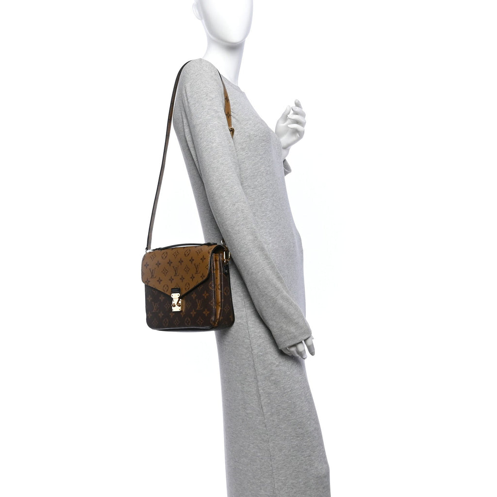 Reverse Monogram Pochette Metis