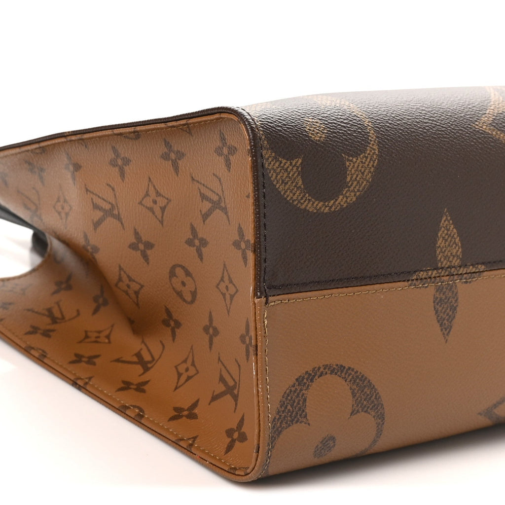 Reverse Monogram Giant Onthego MM