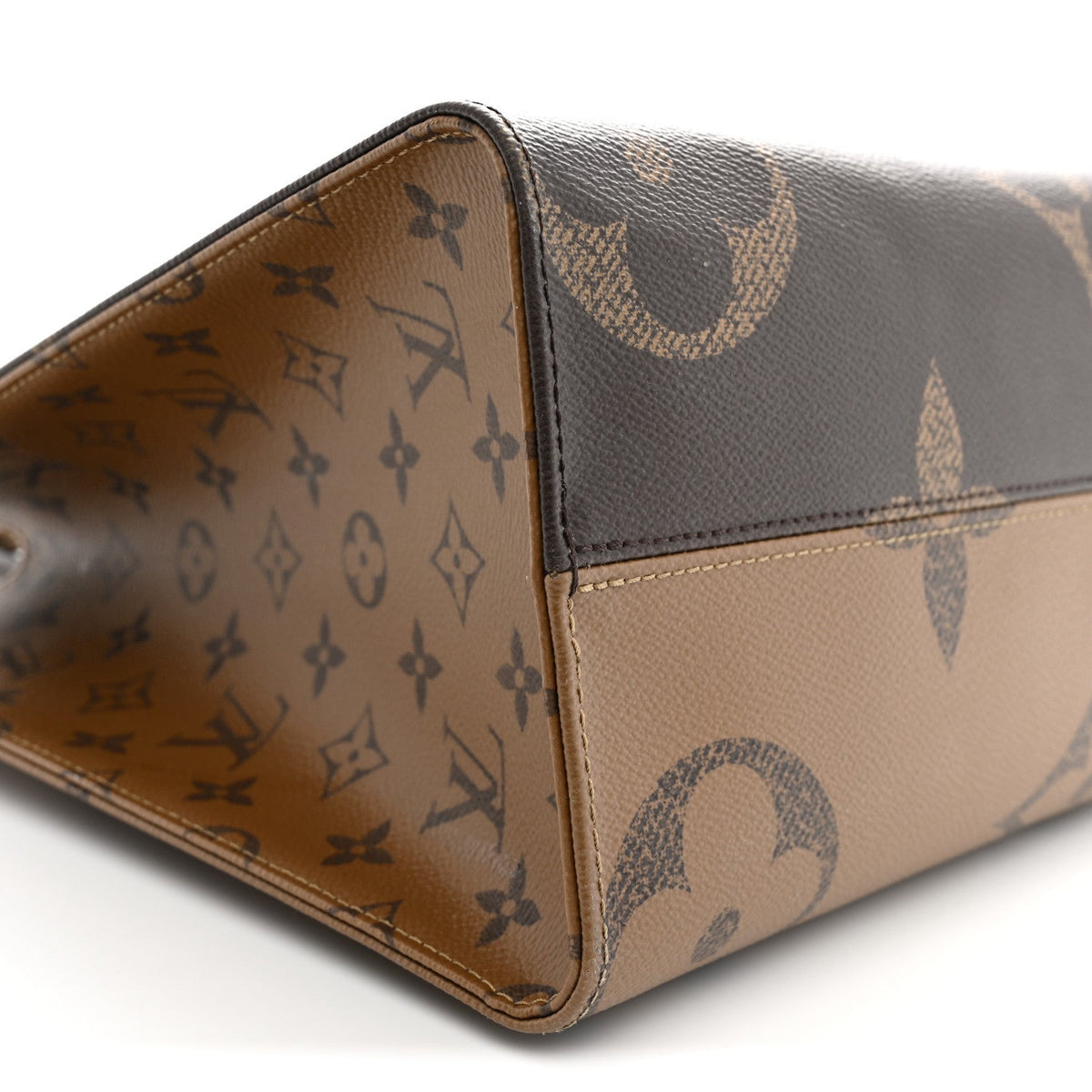 Reverse Monogram Giant Onthego MM