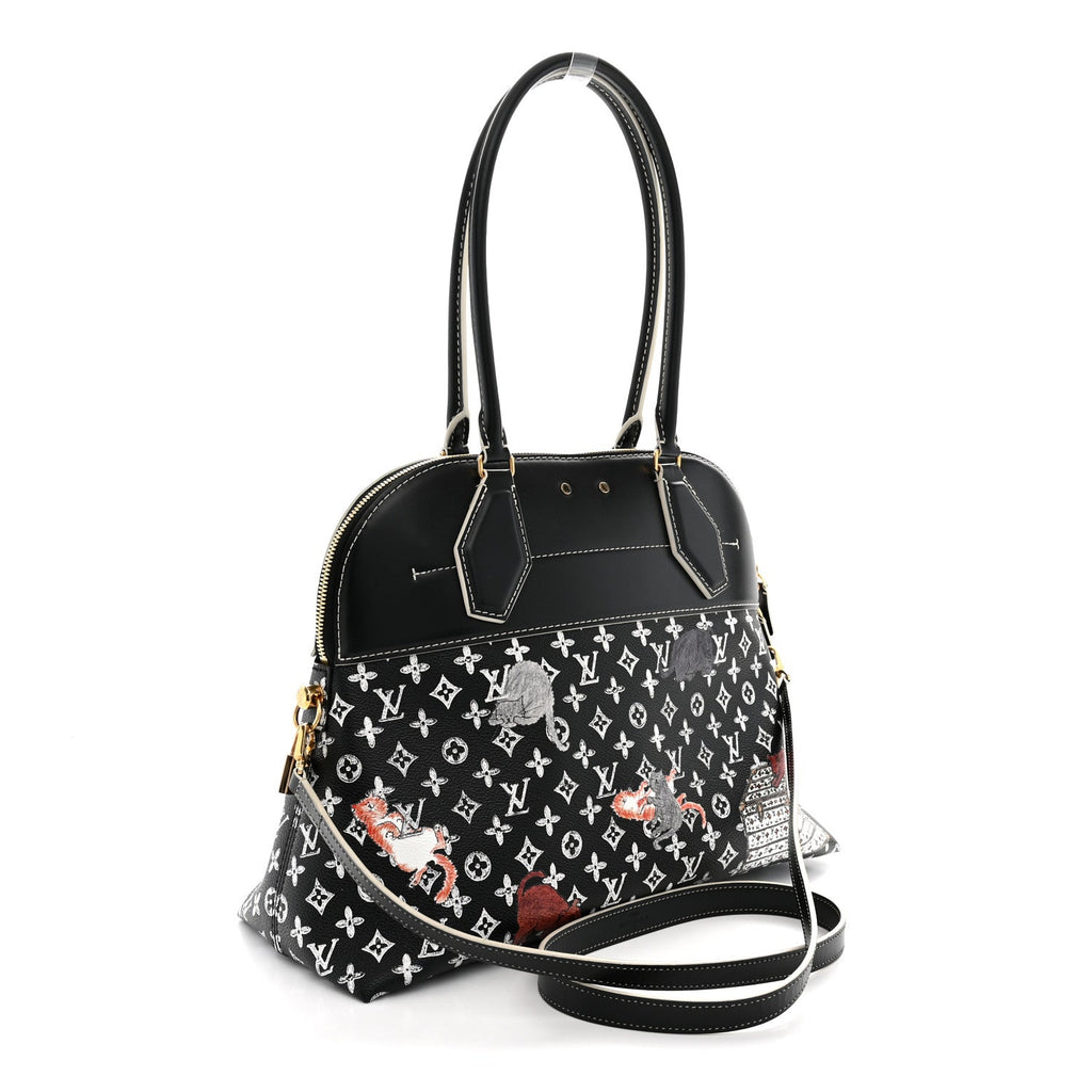 Calfskin Catogram Alma Souple MM Black