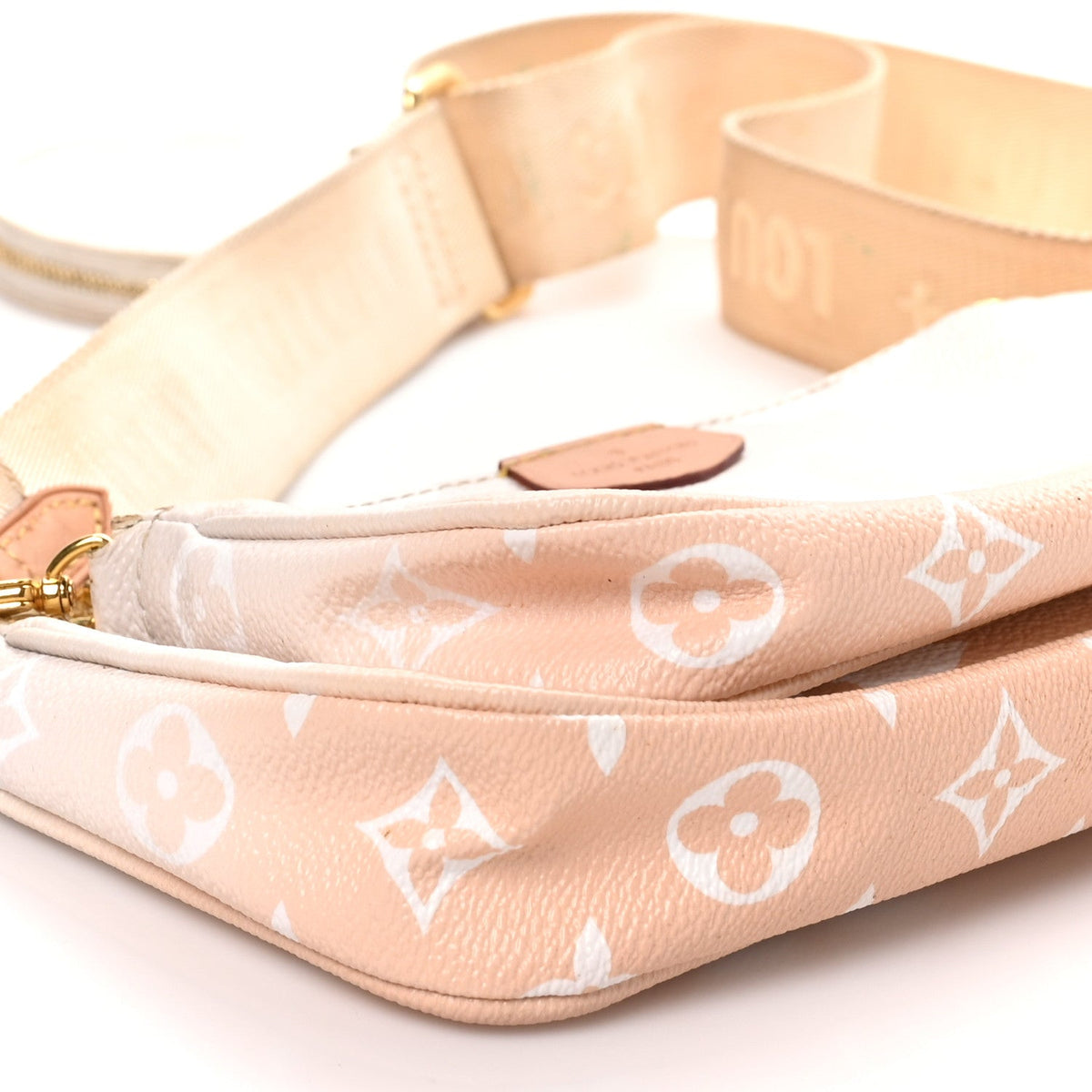 Monogram Giant By The Pool Multi Pochette Accessories Brume