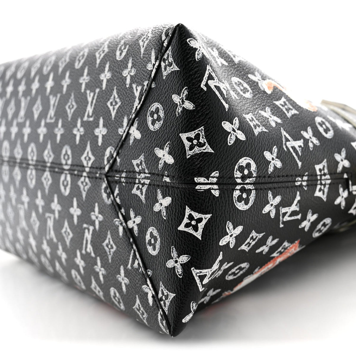 Calfskin Catogram Alma Souple MM Black