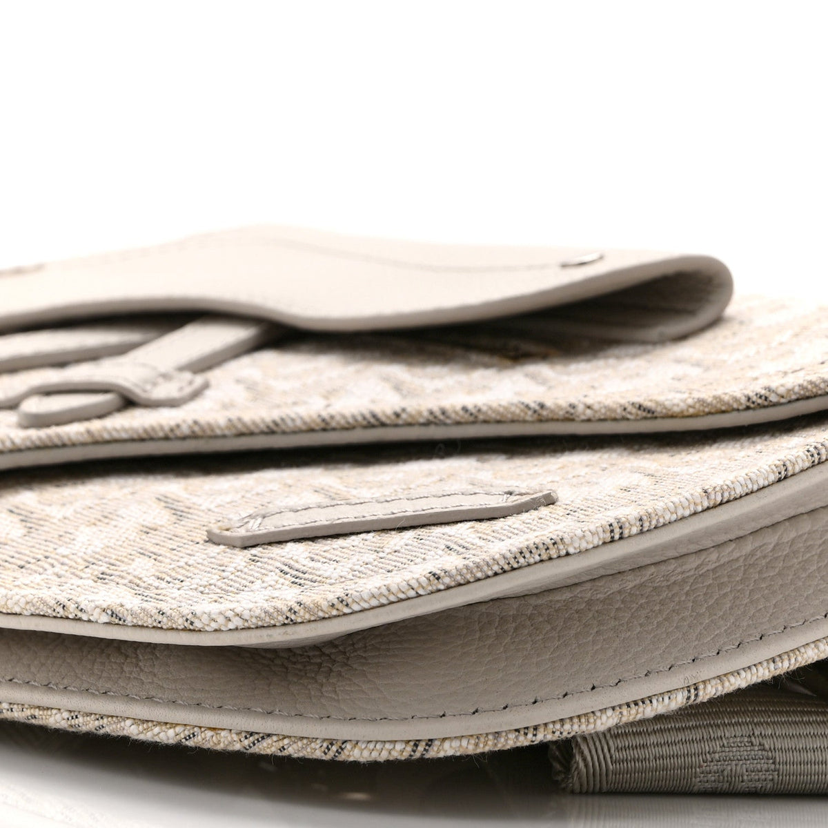 Oblique Saddle Messenger Pouch Beige