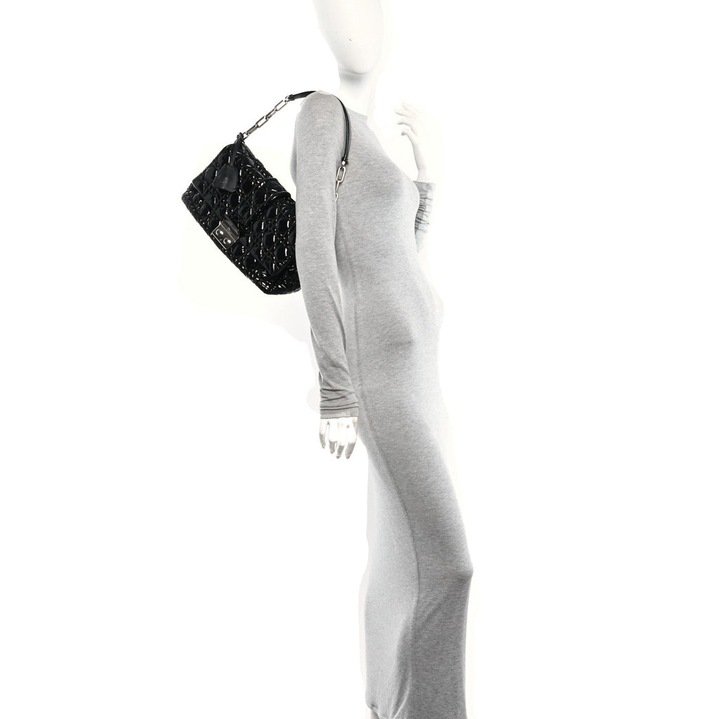 Patent Cannage New Lock Flap Black