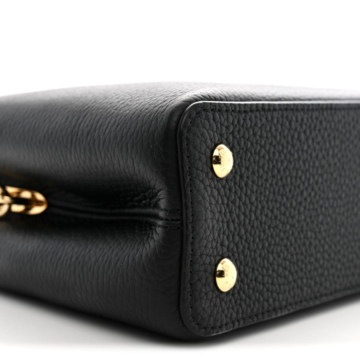 Taurillon Enamel Chain Capucines BB Black