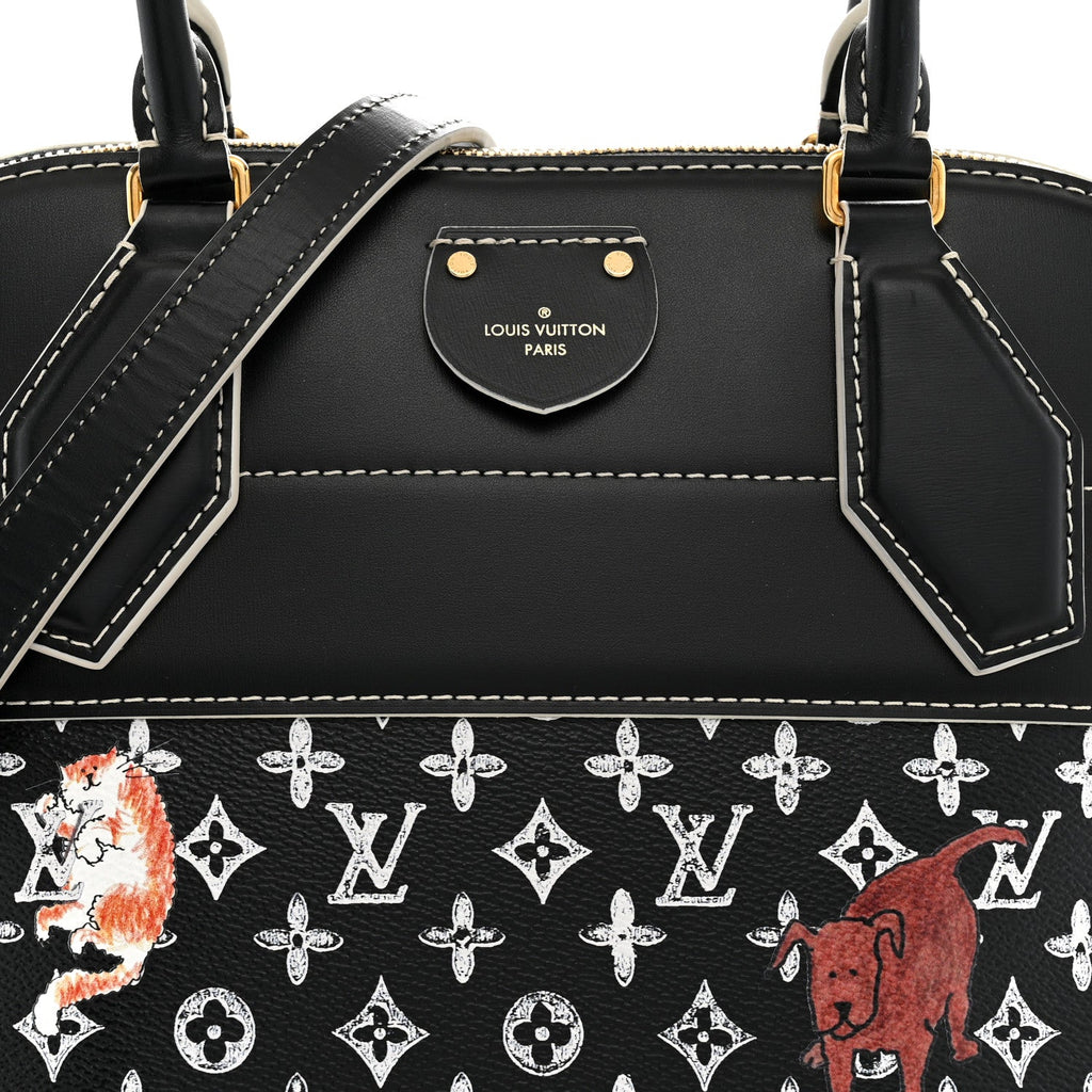 Calfskin Catogram Alma Souple MM Black