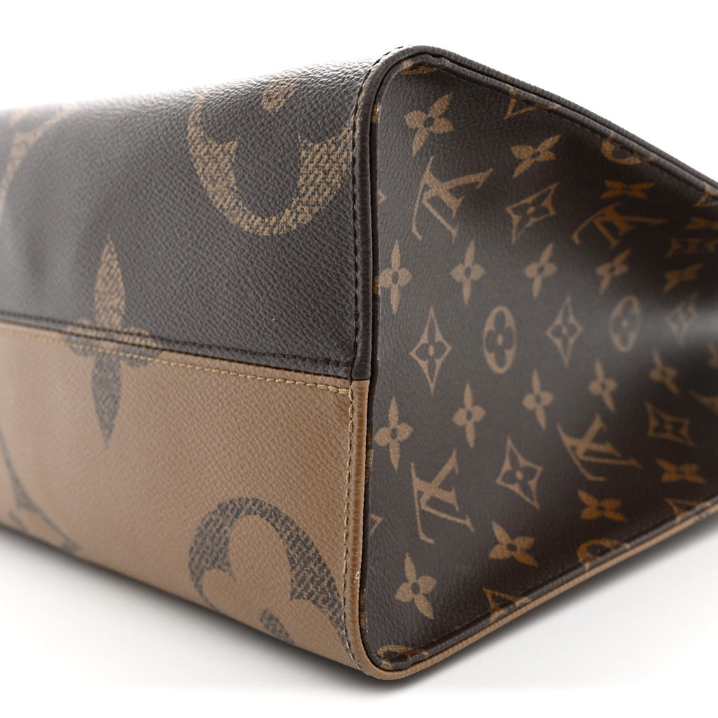 Reverse Monogram Giant Onthego MM
